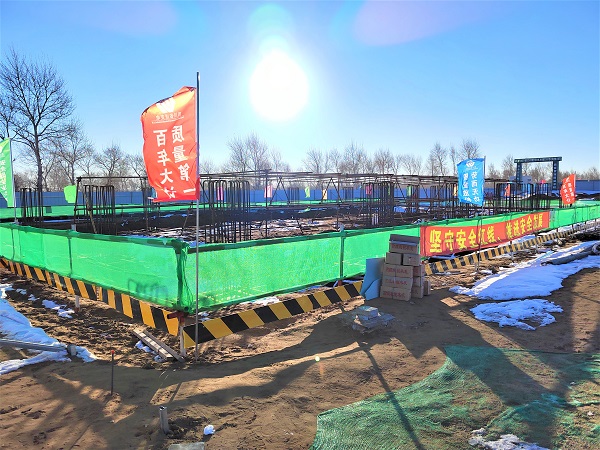 1669858612933000188.jpg 保溫棚搭設(shè).jpg